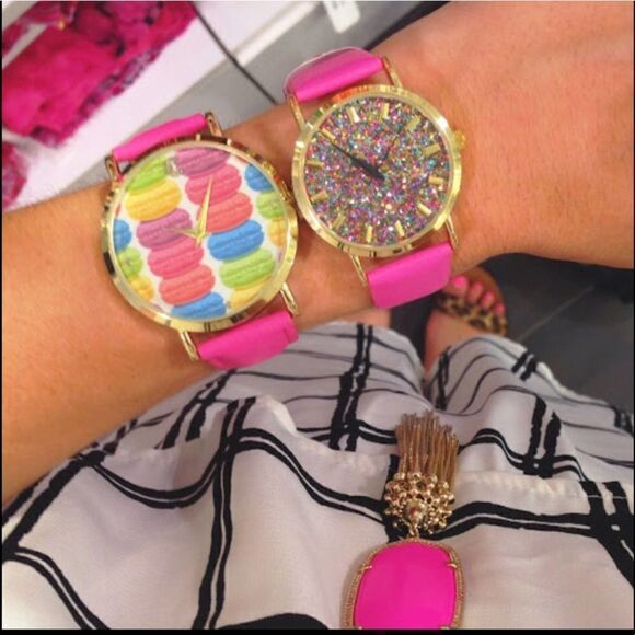 2/$30🧁🍭🍰 Macaron Pastry Dessert Print Faux Leather Pink Watch🧁🍭🍰 - Picture 1 of 5